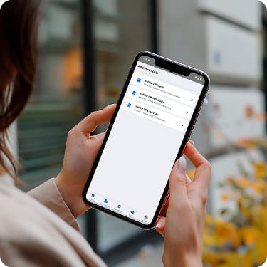 Una persona revisa el panel de CODEa Events en su celular